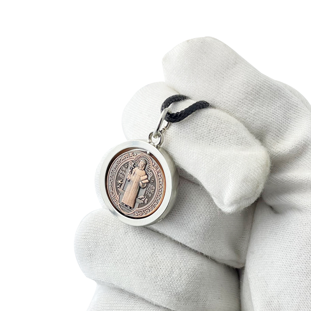 Jewelry & Watches Spółka Z Ograniczoną Odpowiedzialnością - Nuevo Collar con Medalla de San