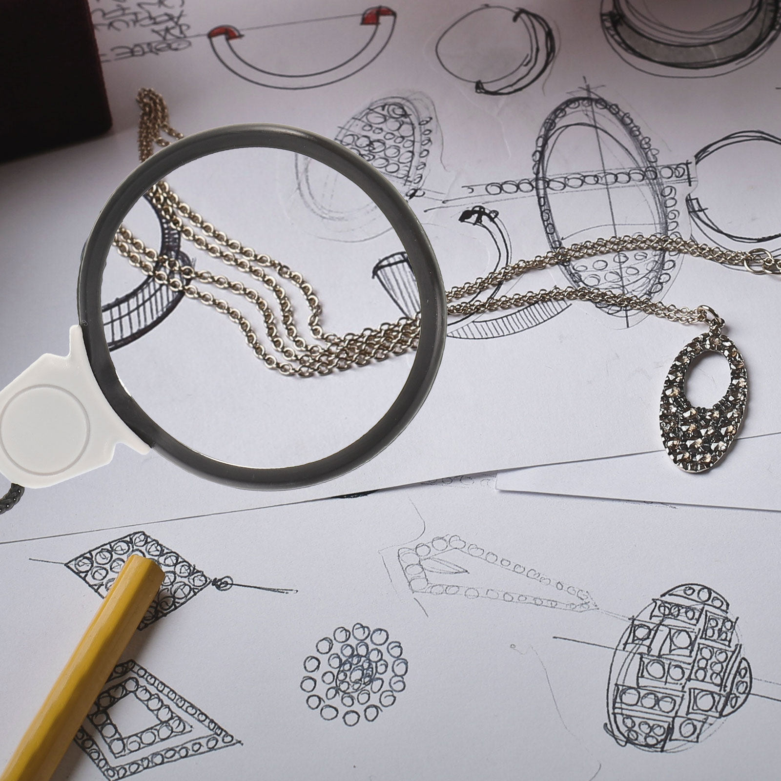 Jewelry Essentials Watches - Lupa de Cuello con Cadena de