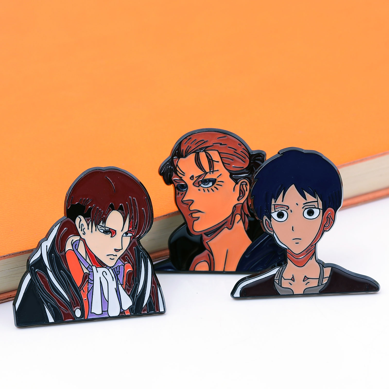 Broche de Metal de Anime Titan - Levi Jewelry & Watches Inc reseña y precio
