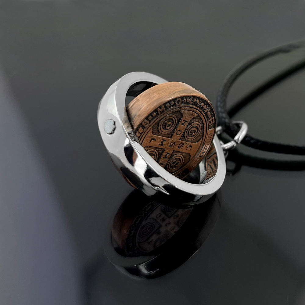 Nuevo Collar con Medalla de Sa - Jewelry & Watches Spółka Z Ograniczoną Odpowiedzialnością reseña y precio